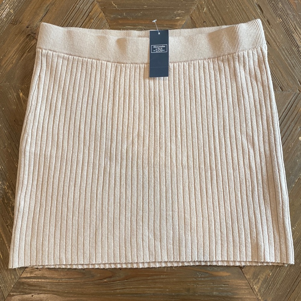 Nwt Abercrombie beige sweater skirt sz L